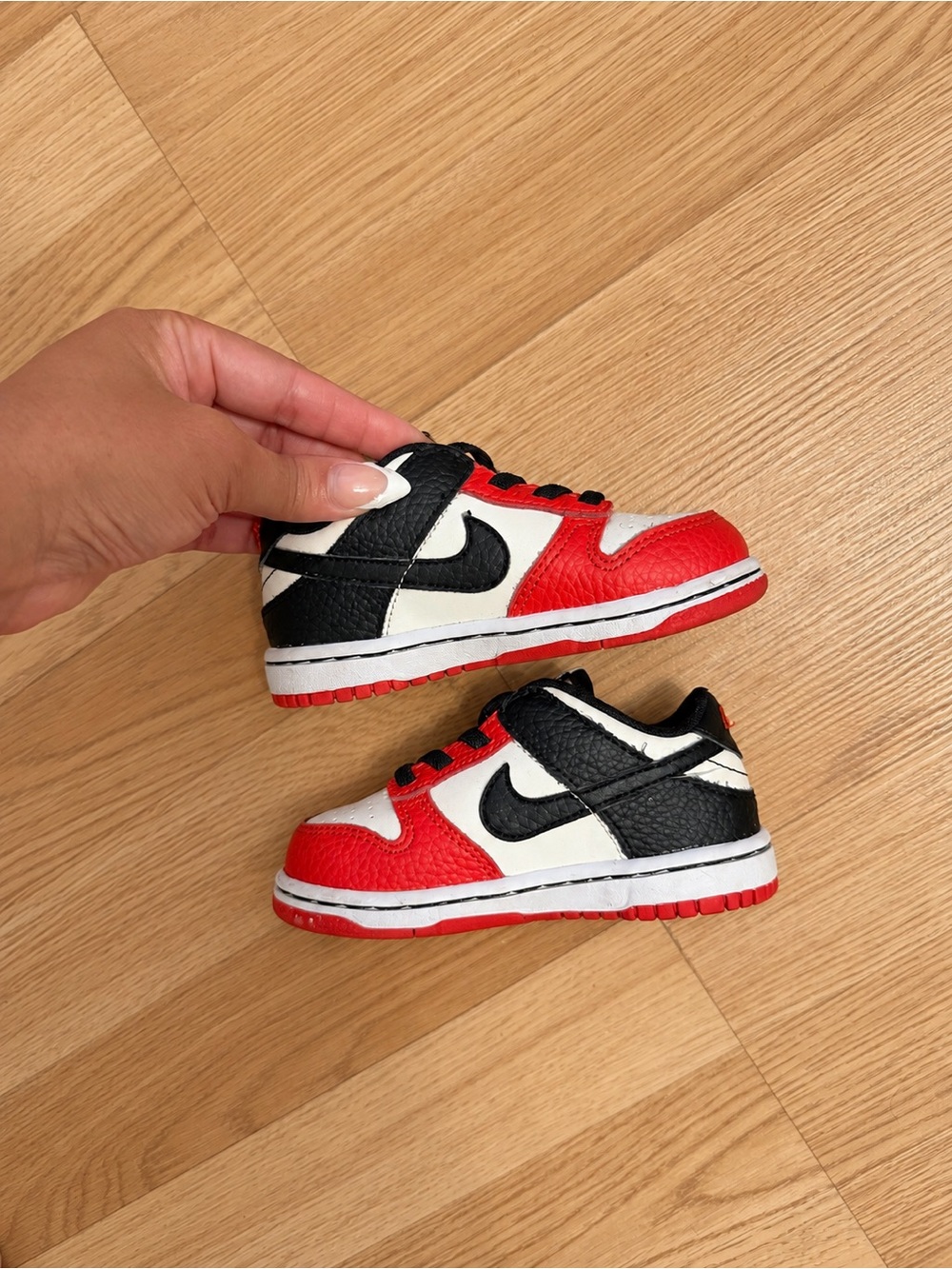 Nike Kids Red, Black & White Low-Top Sneakers